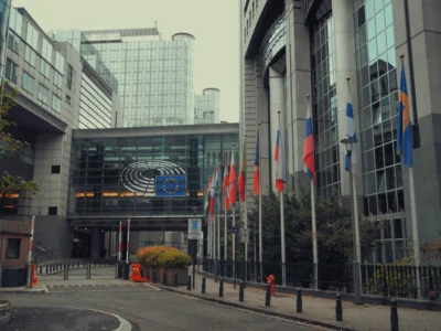 Sanctions contre la Russie : l&rsquo;UE les renouvelle pour trois ans mais retire Ousmanov à la demande de la France